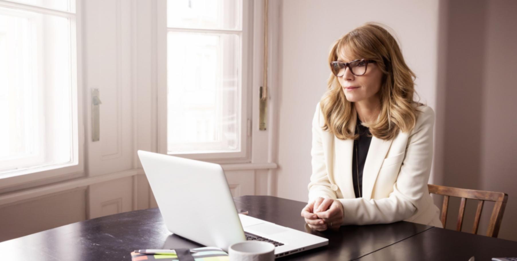 Estudiante avanzando a través de niveles de formación bancaria